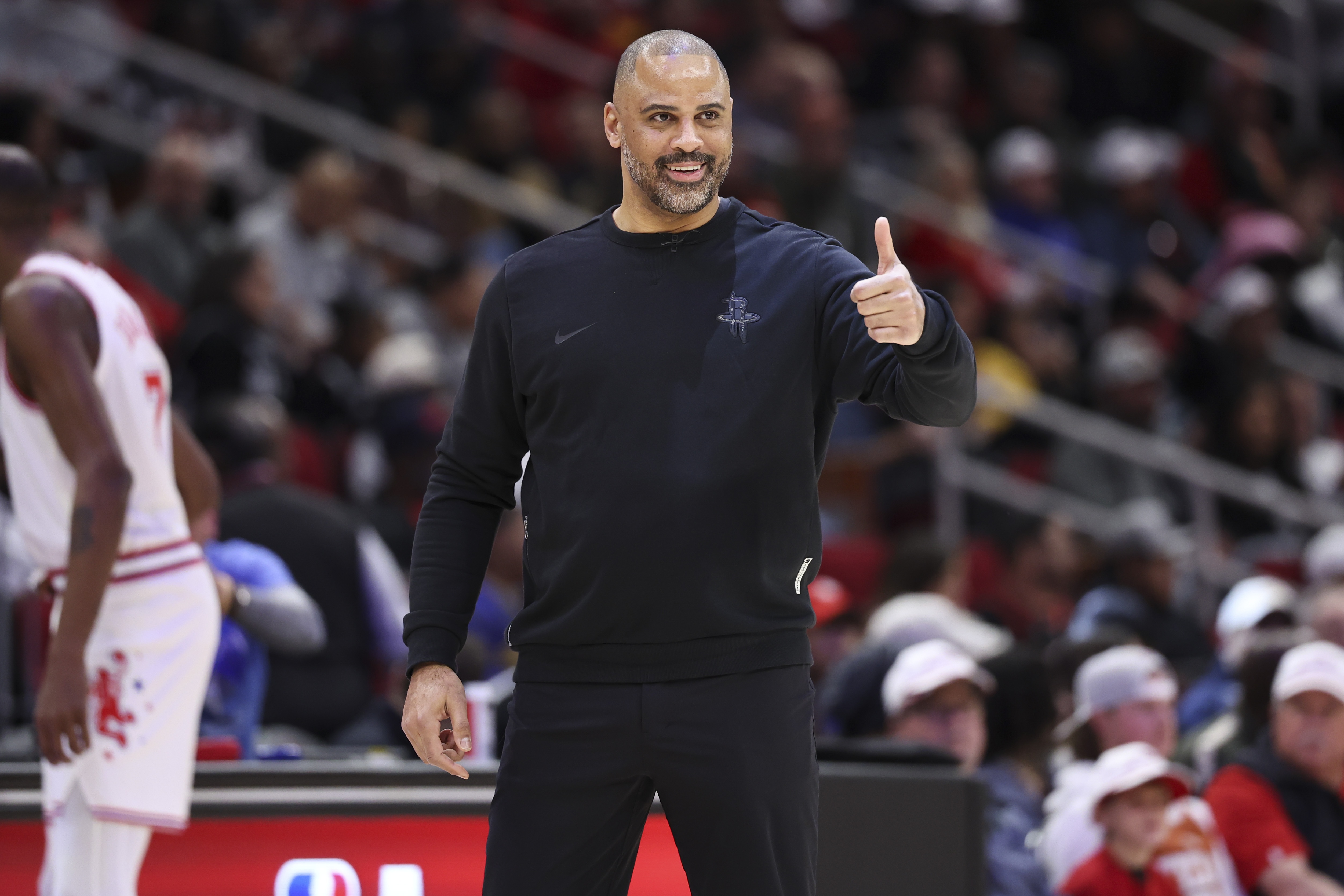 广发体育平台-19个失误人麻了！火箭没控卫&amp;空间拥挤 失误多看似偶然实则必然？