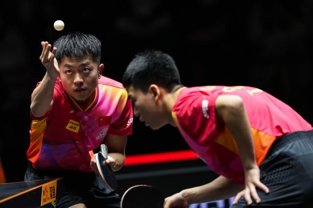（体育）（1）乒乓球——WTT福冈总决赛：向鹏_袁励岑无缘男双半决赛XxjpseC007216_20241120_PEPFN0A001.jpg